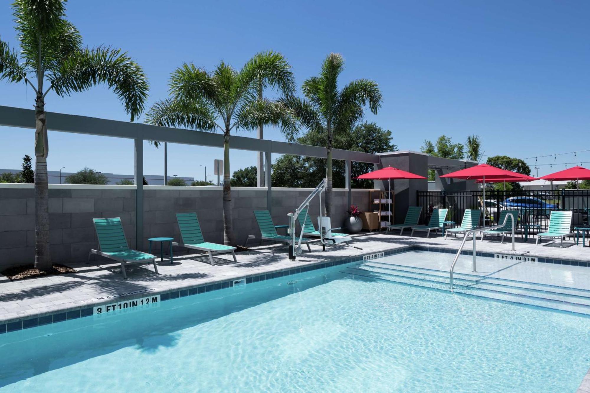 Home2 Suites By Hilton Orlando Airport Buitenkant foto